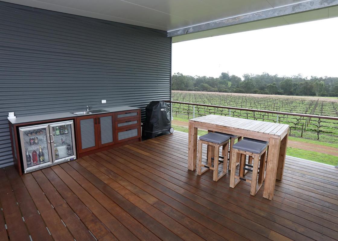 Lot113 Vineyard Accommodation Upper Swan Екстериор снимка